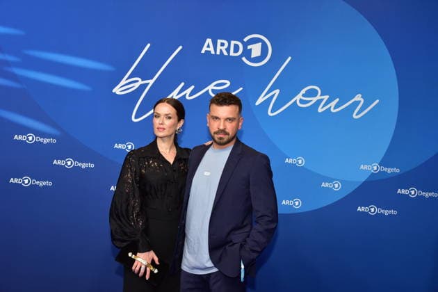 ARD Blue Hour Empfang 2026 Melika Foroutan, Edin Hasanovic, beide Tatort Frankfurt Ankunft zur ARD Blue Hour Empfang im Hotel Telegraphenamt in Berlin am 13.02.2026