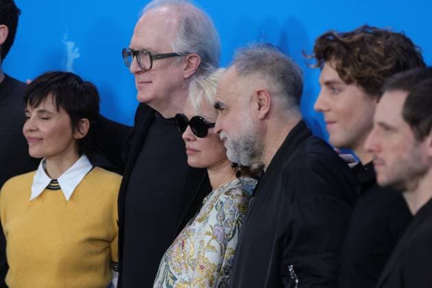 Photocall zu Rosebush Pruning, 76. Berlinale Elena Anaya, Tracy Letts, Pamela Anderson, Lukas Gage Photocall zu Rosebush Pruning , 76. Berlinale, Grand Hyatt, Datum: 14.02.2026 Copyright: xEventpress Kratschx