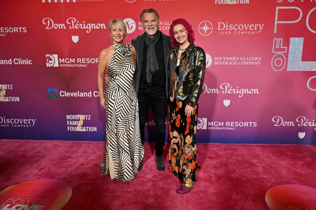 Feb. 14, 2026 - Las Vegas, Nevada, U.S. - (L-R) Lisa Loggins, musician Kenny Loggins and singer Hunter Hawkins attend the annual Keep Memory Alive Power of Love gala benefit for the Cleveland Clinic Lou Ruvo Center for Brain Health at MGM Grand Garden Arena on February 14, 2026 in Las Vegas, Nevada. Las Vegas USA - ZUMAbk3_ 20260214_zaf_bk3_066 Copyright: xDavidxBeckerx