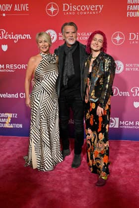 Feb. 14, 2026 - Las Vegas, Nevada, U.S. - (L-R) Lisa Loggins, musician Kenny Loggins and singer Hunter Hawkins attend the annual Keep Memory Alive Power of Love gala benefit for the Cleveland Clinic Lou Ruvo Center for Brain Health at MGM Grand Garden Arena on February 14, 2026 in Las Vegas, Nevada. Las Vegas USA - ZUMAbk3_ 20260214_zaf_bk3_068 Copyright: xDavidxBeckerx