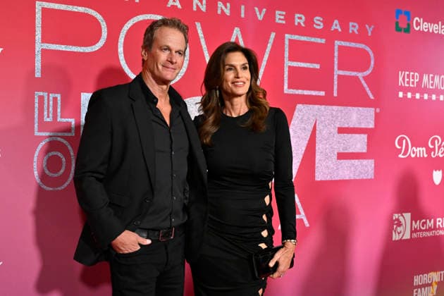 Feb. 14, 2026 - Las Vegas, Nevada, U.S. - Businessman Rande Gerber (L) and model, actress and television personality Cindy Crawford attend the annual Keep Memory Alive Power of Love gala benefit for the Cleveland Clinic Lou Ruvo Center for Brain Health at MGM Grand Garden Arena on February 14, 2026 in Las Vegas, Nevada. Las Vegas USA - ZUMAbk3_ 20260214_zaf_bk3_095 Copyright: xDavidxBeckerx