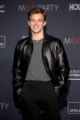 Jannis Niewoehner zu Gast auf dem roten Teppich bei der Medienboard Party 2026 auf der 76. Berlinale 2026 am Holzmarkt am Samstag 14.Februar 2026 in Berlin Berlin Deutschland