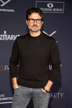 Simon Verhoeven zu Gast auf dem roten Teppich bei der Medienboard Party 2026 auf der 76. Berlinale 2026 am Holzmarkt am Samstag 14.Februar 2026 in Berlin Berlin Deutschland