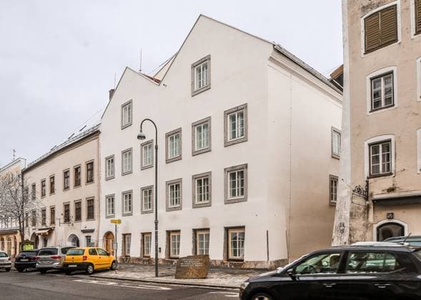 15.02.2026, Braunau am Inn, AUT, Unterwegs in Oberösterreich, Themenbild, Symbolbild, Verschiedene Themenbilder, Reportage, Umbau, Hitler Haus, Geburtshaus, Baufortschritt, NEUE PI Braunau, im Bild Außenansicht, Verschiedene Ansichten, *** 15 02 2026, Braunau am Inn, AUT, On the road in Upper Austria, Theme picture, Symbolic picture, Various theme pictures, Reportage, Reconstruction, Hitler house, Birthplace, Construction progress, NEW Braunau PI, in the picture Exterior view, Various views,