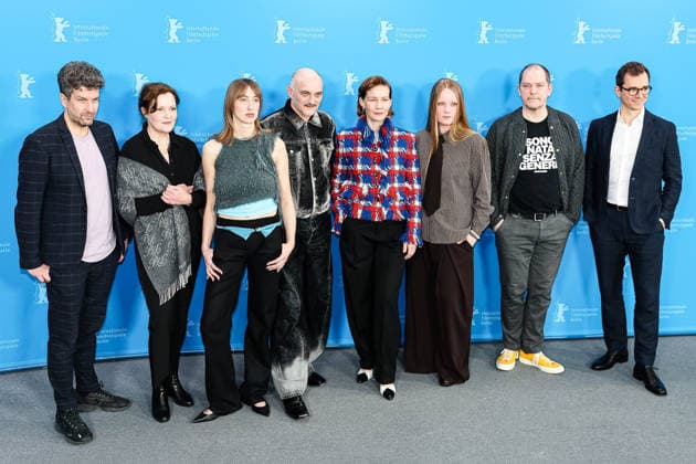 Berlin Berlinale, 76. internationale Filmfestspiele Berlin 2026 Photo Call ROSE Tobias Walker (Producer) Marisa Growaldt (Schauspieler Actor) Caro Braun (Schauspielerin Actor) Markus Schleinzer (Regisseur, Drehbuchautor Director, Screenwriter) Sandra Hüller (Schauspielerin Actor) Emma Bahlmann (Schauspielerin Actor) Godehard Giese (Schauspieler Actor) Johannes Schubert (Produzent Producer) Berlinale, 76. internationale Filmfestspiele Berlin 2026, 15.02.2026 Copyright: xEibner-Pressefoto RogerxBuerkex EP_RBE
