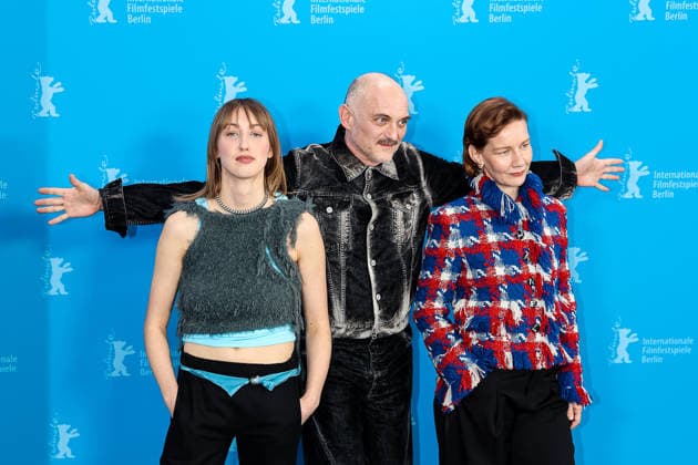 Berlin Berlinale, 76. internationale Filmfestspiele Berlin 2026 Photo Call ROSE Caro Braun (Schauspielerin Actor) Markus Schleinzer (Regisseur, Drehbuchautor Director, Screenwriter) Sandra Hüller (Schauspielerin Actor) Berlinale, 76. internationale Filmfestspiele Berlin 2026, 15.02.2026 Copyright: xEibner-Pressefoto RogerxBuerkex EP_RBE