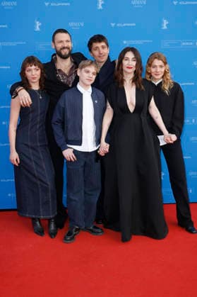 Celeste Holsheimer, Pieter Embrechts, Finn Vogels, Mees Peijnenburg, Carice van Houten und Livia Lamers bei der Premiere des Kinofilms A Family auf der Berlinale 2026 76. Internationale Filmfestspiele Berlin im Zoo Palast. Berlin, 15.02.2026