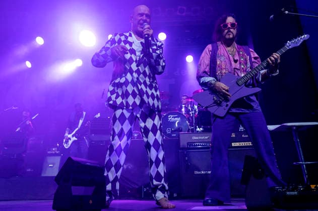 Stumpen und Buzz Dee von Knorkator live bei einem Konzert der Aller guten Dinge sind 30! -Tour im Capitol. Hannover, 14.02.2026