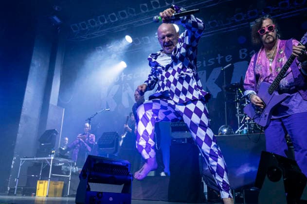 Stumpen und Buzz Dee von Knorkator live bei einem Konzert der Aller guten Dinge sind 30! -Tour im Capitol. Hannover, 14.02.2026