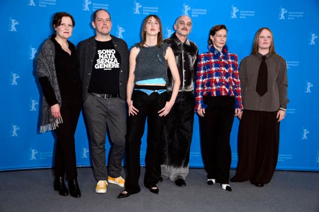 Marisa Growald, Godehard Giese, Caro Braun, Markus Schleinzer, Sandra Hüller und Emma Bahlmann beim Photocall zum Kinofilm Rose auf der Berlinale 2026 76. Internationale Filmfestspiele Berlin im Hotel Grand Hyatt. Berlin, 15.02.2026