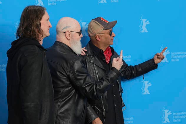 Sam Dunn, Rob Halford und Tom Morello beim Photocall zum Dokumentarfilm The Ballad of Judas Priest auf der Berlinale 2026 76. Internationale Filmfestspiele Berlin im Hotel Grand Hyatt. Berlin, 15.02.2026