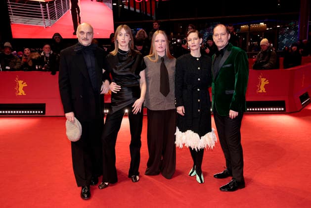 Markus Schleinzer, Caro Braun, Marisa Growaldt, Sandra Hueller und Godehard Giese bei der Rose Film Premiere im Rahmen der 76. Internationale Filmfestspiele Berlinale am 15.02.2026 in Berlin Rose Filmpremiere mit Sandra Hueller bei der 76. Berlinale in Berlin