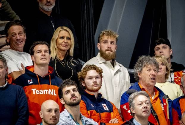 MILAN - Jake Paul in the stands. Femke Kok became the first Dutch speed skater to win gold in the 500 meters at the Olympic Games. The 25-year-old Frisian won the shortest distance at the Milano Speed Skating Stadium in an Olympic record time of 36.49. Jutta Leerdam, after winning gold in the 1000 meters, skated to silver in 37.15. ROBIN UTRECHT ANP netherlands out - belgium out  Copyright: xx x550804944x originalFilename: 550804944.jpg