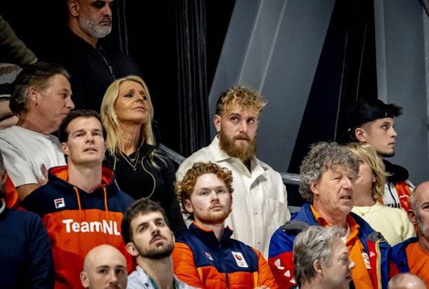 MILAN - Jake Paul in the stands. Femke Kok became the first Dutch speed skater to win gold in the 500 meters at the Olympic Games. The 25-year-old Frisian won the shortest distance at the Milano Speed Skating Stadium in an Olympic record time of 36.49. Jutta Leerdam, after winning gold in the 1000 meters, skated to silver in 37.15. ROBIN UTRECHT ANP netherlands out - belgium out  Copyright: xx x550805017x originalFilename: 550805017.jpg