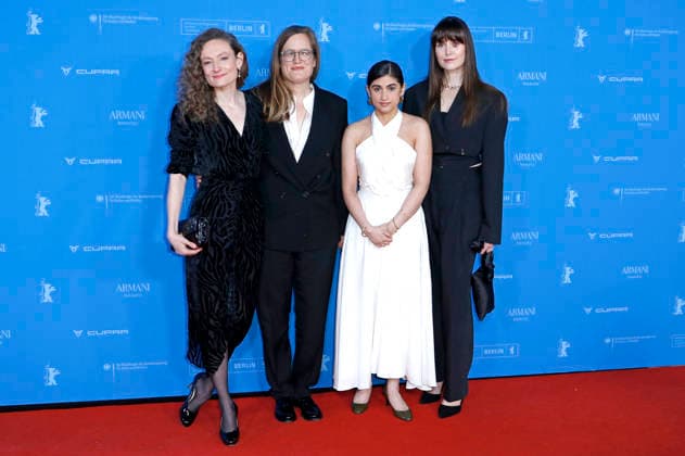 Flora Nicholson, Sophie Heldman, Mia Tharia und Clare Dunne bei der Premiere des Kinofilms The Education of Jane Cumming auf der Berlinale 2026 76. Internationale Filmfestspiele Berlin im Zoo Palast. Berlin, 15.02.2026