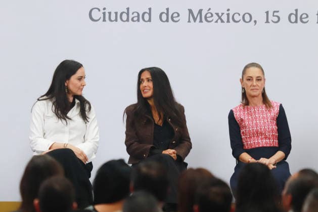 Mexican actress and producer Salma Hayek and MexicoÃ¢â‚¬â ¢s President Claudia Sheinbaum Pardo during the announcement of incentives for the film and audiovisual industry at the National Palace. on February 15, 2026 in Mexico City, Mexico. Mexico City Mexico - ZUMAe321 20260215_zia_e321_006 Copyright: xCarlosxSantiagox