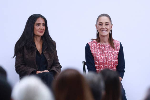 Actress Salma Hayek meets with Mexican President Claudia Sheinbaum at the National Palace MEXICO CITY, MEXICO - FEBRUARY 15: Actress Salma Hayek (L) and Mexican President Claudia Sheinbaum attend a press conference to announce initiatives aimed at strengthening the country s film and audiovisual industry, at the National Palace, in Mexico City, Mexico on February 15, 2026. According to government officials, Hayek was invited in recognition of her international career and her advocacy for greater support for Mexico’s national film sector. Daniel Cardenas Anadolu Mexico Mexico. Editorial use only. Please get in touch for any other usage.  Copyright: x2026xAnadoluxDanielxCardenasx