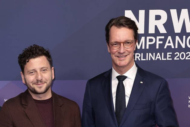 Felix Banaszak (Die Gruenen) und Hendrik Wuest (CDU) beim NRW Empfang am 15.02.2026 im Rahmen der 76. Berlinale in Berlin NRW Berlinale Empfang in Berlin