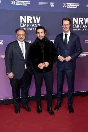 Walid Nakschbandi (CEO Medienstiftung NRW), Elyas M Barek und Hendrik Wuest beim NRW Empfang am 15.02.2026 im Rahmen der 76. Berlinale in Berlin NRW Berlinale Empfang in Berlin