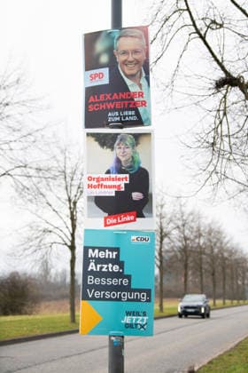 Landtagswahlen Trier in Rheinland-Pfalz, Deutschland, Wahlplakat wirbt für den Kandidaten einer politischen Partei, Wahlkampf, 9. Februar 2026 Landtagswahlen Trier in Rheinland-Pfalz, Deutschland, Wahlplakat wirbt für den Kandidaten einer politischen Partei, Wahlkampf, 9. Februar 2026 (License=RM) Copyright: xZoonar.com BeritxKesslerx 24651289