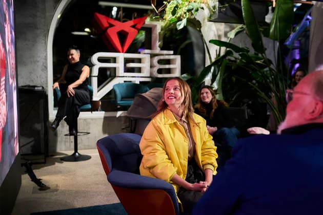 Actors Talk bei Cupra in Berlin mit JellaHase Berlin Georg Seitz, Jella Haase (in Prada) 76. Internationale Filmfestspiele Berlin - Actors Talk in der Cupra City Garage mit JellaHase Copyright: xEventpressxRadkex