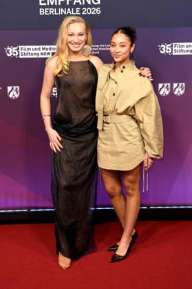 Helena Zengel und Samirah Breuer beim 23. NRW Empfang des Landes NRW und der Film- und Medienstiftung NRW im Rahmen der Berlinale 2026 in der Vertretung des Landes Nordrhein-Westfalen. Berlin, 15.02.2026