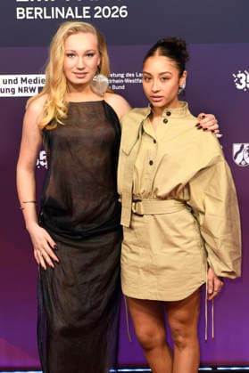 Helena Zengel und Samirah Breuer beim 23. NRW Empfang des Landes NRW und der Film- und Medienstiftung NRW im Rahmen der Berlinale 2026 in der Vertretung des Landes Nordrhein-Westfalen. Berlin, 15.02.2026