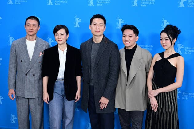 Andi Lim, Yeo Yann Yann, Anthony Chen, Koh Jia Ler et Regene Lim au photocall du film We Are All Strangers lors de la 76ème édition du festival international du film de Berlin La Berlinale 2026 , le 16 février 2026 Romain Doucelin Bestimage The Wo Men Bu Shi Mo Sheng Ren We Are All Strangers photocall during the 76th Berlinale International Film Festival Berlin at Grand Hyatt Hotel on February 16, 2026 in Berlin, Germany Berlin Allemagne  Copyright: xRomainxDoucelinx xBestimagexRomainxDoucelinx xBestimagex