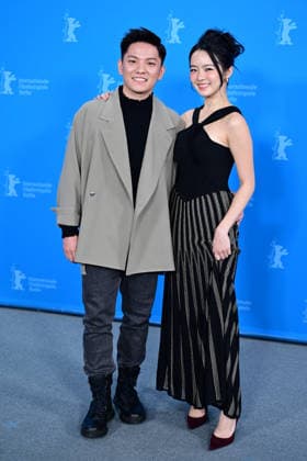 Koh Jia Ler et Regene Lim au photocall du film We Are All Strangers lors de la 76ème édition du festival international du film de Berlin La Berlinale 2026 , le 16 février 2026 Romain Doucelin Bestimage The Wo Men Bu Shi Mo Sheng Ren We Are All Strangers photocall during the 76th Berlinale International Film Festival Berlin at Grand Hyatt Hotel on February 16, 2026 in Berlin, Germany Berlin Allemagne  Copyright: xRomainxDoucelinx xBestimagexRomainxDoucelinx xBestimagex