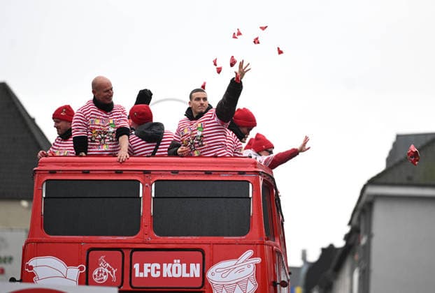 16.02.2026 , xophax, Köln ,Cologne, Karneval. Rosenmontag in Koeln. Chlodwigplatz. Severinstrasse. Karnevalsumzug. 1.FC Köln . Fussball-Bundesliga. FC Wagen mit Präsident Jörn Stobbe und Said El Mala , rechts , vorn Köln *** 16 02 2026 , xophax, Köln ,Cologne, Karneval Rosenmontag in Koeln Chlodwigplatz Severinstrasse Karnevalsumzug 1 FC Köln Fussball Bundesliga FC Wagen mit Präsident Jörn Stobbe und Said El Mala , rechts , vorn Köln