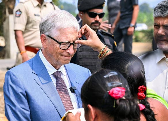 RECORD DATE NOT STATED Chairman of the Gates Foundation and former Microsoft CEO Bill Gates receives a traditional welcome Undavalli Andhra Pradesh , Feb 16 (ANI): Chairman of the Gates Foundation and former Microsoft CEO Bill Gates receives a traditional welcome, in Undavalli on Monday. Andhra Pradesh Chief Minister N. Chandrababu Naidu also seen. (@ncbn X ANI Photo) Undavalli Andhra Pradesh India Copyright: xANIx ANI_20260216173