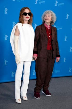 Isabelle Huppert und Ulrike Ottinger beim Photocall zum Kinofilm Die Blutgräfin The Blood Countess auf der Berlinale 2026 76. Internationale Filmfestspiele Berlin im Hotel Grand Hyatt. Berlin, 16.02.2026