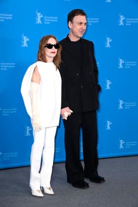 Isabelle Huppert und Lars Eidinger beim Photocall zum Kinofilm Die Blutgräfin The Blood Countess auf der Berlinale 2026 76. Internationale Filmfestspiele Berlin im Hotel Grand Hyatt. Berlin, 16.02.2026