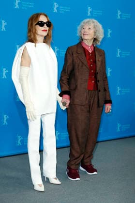 Isabelle Huppert und Ulrike Ottinger beim Photocall zum Kinofilm Die Blutgräfin The Blood Countess auf der Berlinale 2026 76. Internationale Filmfestspiele Berlin im Hotel Grand Hyatt. Berlin, 16.02.2026
