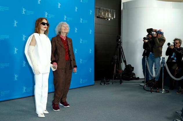 Isabelle Huppert und Ulrike Ottinger beim Photocall zum Kinofilm Die Blutgräfin The Blood Countess auf der Berlinale 2026 76. Internationale Filmfestspiele Berlin im Hotel Grand Hyatt. Berlin, 16.02.2026