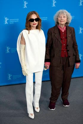 Isabelle Huppert und Ulrike Ottinger beim Photocall zum Kinofilm Die Blutgräfin The Blood Countess auf der Berlinale 2026 76. Internationale Filmfestspiele Berlin im Hotel Grand Hyatt. Berlin, 16.02.2026