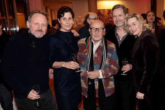 Samuel Finzi, Nina Kunzendorf, Volker Schloendorff, Matthias Matschke und Gesine Cukrowski bei der Verleihung vom Ritterorden fuer Kunst und Literatur im Rahmen der Berlinale Soiree Francaise du Cinema in der Franzoesischen Botschaft am 16.02.2026 in Berlin Berlinale Soiree Francaise 2026- Verleihung vom Chevalier Orden