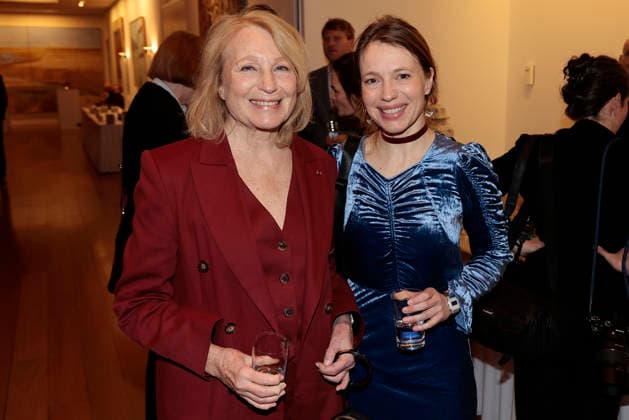 Maren Kroymann und Anna Brueggemann bei der Verleihung vom Ritterorden fuer Kunst und Literatur im Rahmen der Berlinale Soiree Francaise du Cinema in der Franzoesischen Botschaft am 16.02.2026 in Berlin Berlinale Soiree Francaise 2026- Verleihung vom Chevalier Orden
