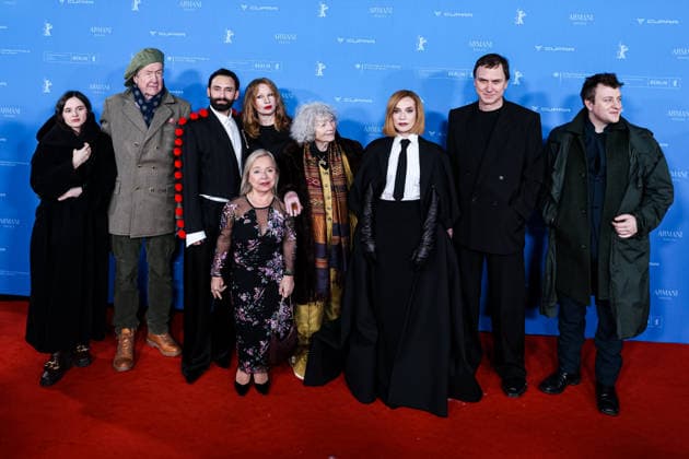 Berlin Berlinale, 76. internationale Filmfestspiele Berlin 2026 Photo Call DIE BLUTGRAEFIN (THE BLOOD COUNTESS) Maresi Riegner (Schauspielerin Actor) Marco Lorenzini (Actor Schauspieler) Tom Neuwirth alias Conchita Wurst (Schauspieler Actor) Birgit Minichmayr (Schauspielerin Actor) Silke Haller (Actor Schauspieler) vorne Ulrike Ottinger (Regisseurin, Drehbuchautorin Director, Screenwriter) Isabelle Huppert (Schauspielerin Actor) Lars Eidinger (Schauspieler Actor) Thomas Schubert (Schauspieler Actor) Berlinale, 76. internationale Filmfestspiele Berlin 2026, 16.02.2026 Copyright: xEibner-Pressefoto RogerxBuerkex EP_RBE