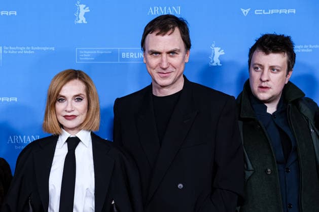 Berlin Berlinale, 76. internationale Filmfestspiele Berlin 2026 Photo Call DIE BLUTGRAEFIN (THE BLOOD COUNTESS) Isabelle Huppert (Schauspielerin Actor) Lars Eidinger (Schauspieler Actor) Thomas Schubert (Schauspieler Actor) Berlinale, 76. internationale Filmfestspiele Berlin 2026, 16.02.2026 Copyright: xEibner-Pressefoto RogerxBuerkex EP_RBE