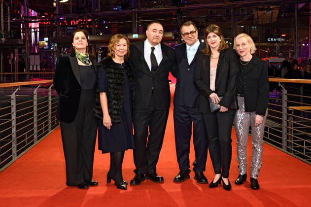 Viktoria Petranyi, Valeria Rodnyansky, Oleksandr Rodnjanskyj, Kornel Mundruczo, Kata Weber und Gast bei der Premiere des Kinofilms At the Sea auf der Berlinale 2026 76. Internationale Filmfestspiele Berlin im Berlinale Palast. Berlin, 16.02.2026