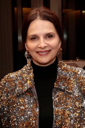 Juliette Binoche bei der Verleihung vom Ritterorden fuer Kunst und Literatur im Rahmen der Berlinale Soiree Francaise du Cinema in der Franzoesischen Botschaft am 16.02.2026 in Berlin Juliette Binoche beim Berlinale Soiree Francaise du Cinema in Berlin