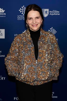 Juliette Binoche bei der Verleihung vom Ritterorden fuer Kunst und Literatur im Rahmen der Berlinale Soiree Francaise du Cinema in der Franzoesischen Botschaft am 16.02.2026 in Berlin Juliette Binoche beim Berlinale Soiree Francaise du Cinema in Berlin