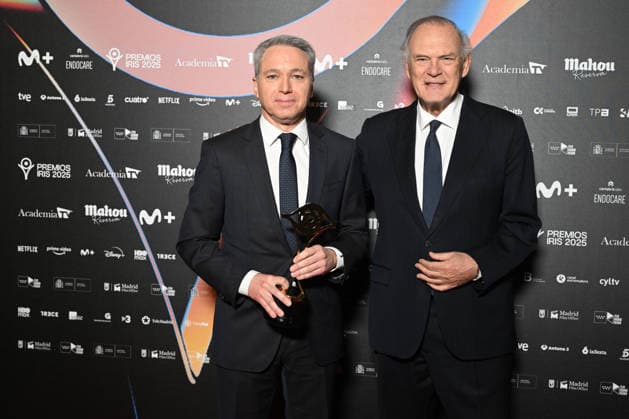 Iris Awards 2026 Vicente Vallés poses with Pedro Piqueras after receiving the award for best news anchor at the Iris Awards 2026, on February 16, 2026 in Madrid Spain IRIS AWARDS ACTORS TELEVISION José Madrid Madrid Madrid Spain  Copyright: xJosÃ xOlivax 7299200