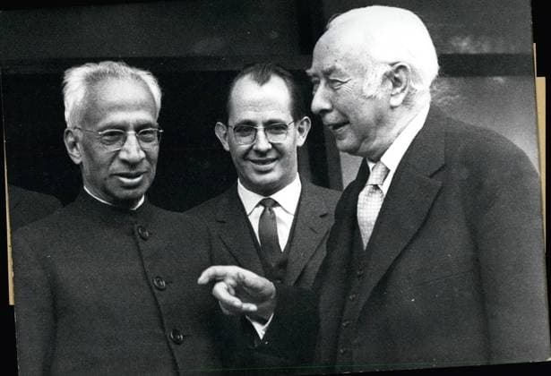 India Nepal Pakistan Feb. 26, 2012 - Peace-Prize of the German Book Trade for Radhakrishnan: In the Paulskirche of Frankfurt, on Oct. 22nd the 71- year- old Indian Philosopher and politician Dr. Sarvapalli Radhakrishnan (Sarvapalli Radhakrishnan) will be awarded the Peace Prize of the German Book Trade. At his arrival in Germany - on Oct. 20th in Stuttgart - he was greeted by the former German Federal President, Prof. Theodor Heuss (Theodor Heuss). Our picture shows the Indian Vice-President Sarvapalli Radhakrishnan (left) and Prof. Theodor Heuss (right) who are on friendly terms, on the terrace of Theodor Heuss home in Stuttgart. Copyright: xKeystonexPicturesxUSAx