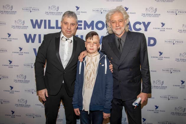 Evgeny Afineevsky, Roman Oleksiv und Bob Geldof zu Gast bei der Cinema For Peace Gala 2026 im Hotel Adlon Kempinski am 16.02.2026 in Berlin Berlin Deutschland