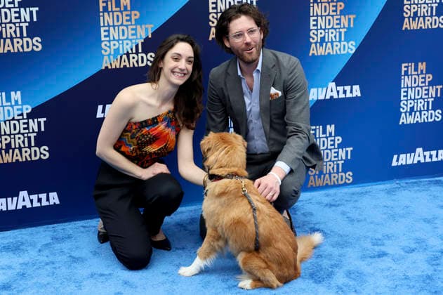 Kari Fischer mit Hund Indy und Ben Leonberg bei der 41. Verleihung der Film Independent Spirit Awards 2026 im Hollywood Palladium. Los Angeles, 15.02.2026