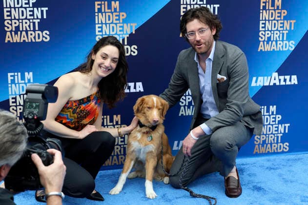 Kari Fischer mit Hund Indy und Ben Leonberg bei der 41. Verleihung der Film Independent Spirit Awards 2026 im Hollywood Palladium. Los Angeles, 15.02.2026