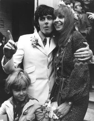 Singer Songwriter Donovan 1946 - Oct 2, 1970 - London, England, United Kingdom - DONOVAN (born DONOVAN PHILIPS LEITCH, 10 May 1946) is a Scottish singer, songwriter and guitarist. He developed an eclectic and distinctive style that blended folk, jazz, pop, psychedelia, and world music (notably calypso). PICTURED - Singer musician DONOVAN marries LYNDA LAWRENCE, former girlfriend of late Brian Jones of the Rolling Stones. Donovan with his new bride Lynda and her six-year-old son Julian, by Brian Jones of the Rolling Stones who died last year. Copyright: xKeystonexPressxAgencyx