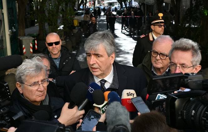 Foto IPP Felice De Martino Napoli 17 02 2026 Incendio del Teatro Sannazaro nella foto al centro Gianmarco Mazzi sottosegretario di Stato al Ministero della cultura nel governo Italy Photo Press - World Copyright